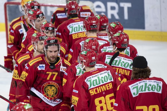 Tigers Spieler nach dem Qualifikations-Spiel der National League, zwischen den SCL Tigers und dem SC Bern, am Freitag 29. Oktober 2021, im Ilfisstadion in Langnau. (KEYSTONE/Marcel Bieri)