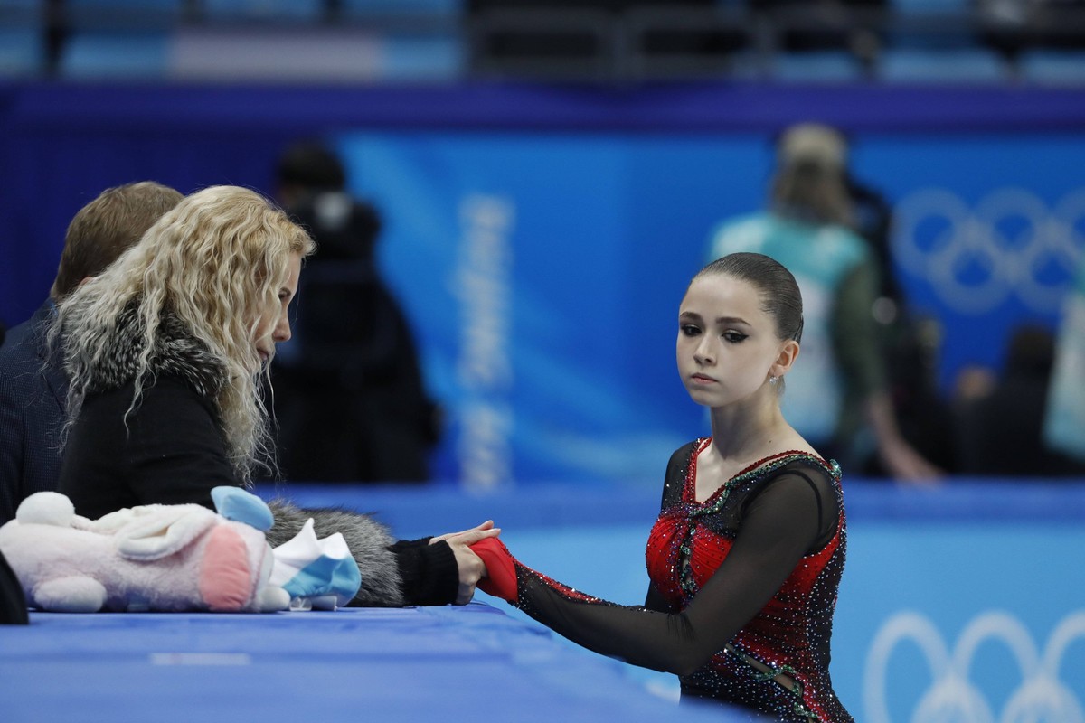 2022 Olympic Winter games, Winterspiele,Spiele, Summer games Figure skating, Eiskunstlauf Womens Singles Free Program BEIJING, CHINA, FEB 17: Kamila Valieva ROC with her coach Eteri Tutberidze before  ...