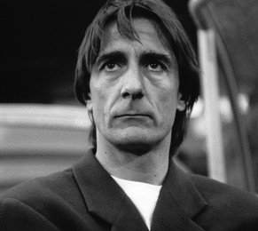 Portrait von Didier Andrey, Trainer des FC Basel, aufgenommen 1994 in Basel. (KEYSTONE/Str) === ===