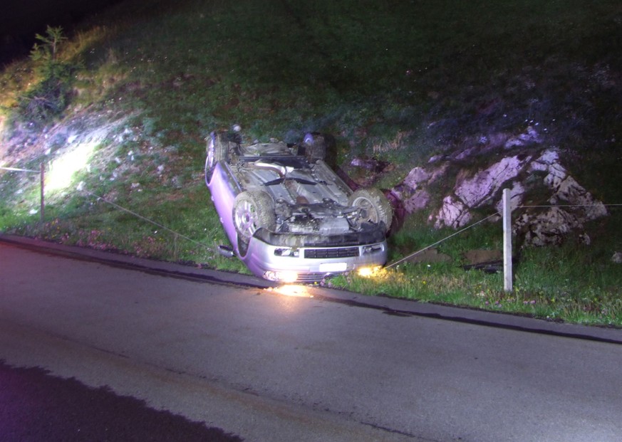 Das Auto erlitt einen Totalschaden.