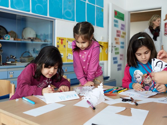 Schicken Eltern ihre Kinder teilweise in die Kita, sollen sie künftig bei der direkten Bundessteuer statt 10&#039;100 Franken bis zu 25&#039;000 Franken abziehen können. Das Parlament hat einem höhere ...