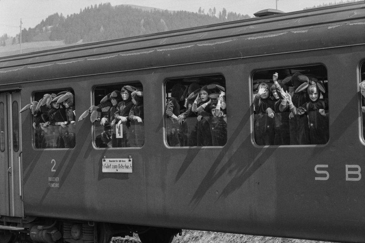 Extrazug der SBB, Fahrt zum &quot;Osterhasen&quot;, 1976. Reportage mit 87 Bildern (Auswahl digitalisiert, keine zusätzlichen Motive vorhanden)

ETH-Bibliothek Zürich, Bildarchiv / Christof Sonderegge ...