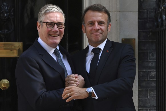 French President Emmanuel Macron meets Britain&#039;s Prime Minister Keir Starmer at 10 Downing Street in London, Thursday, July 10, 2025 for a UK-France summit.(AP Photo/Thomas Krych)
APTOPIX Britain ...