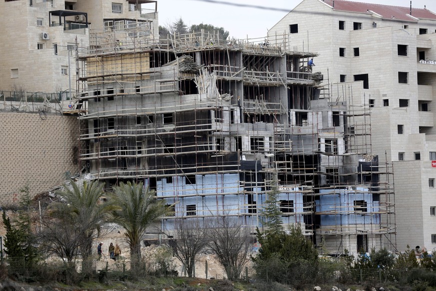 epa05748683 General view of construction at the &#039;Kiryat Arba&#039; settlement in the West Bank city of Hebron, 25 January 2017. A statement from the office of Israeli Prime Minister Benjamin Neta ...