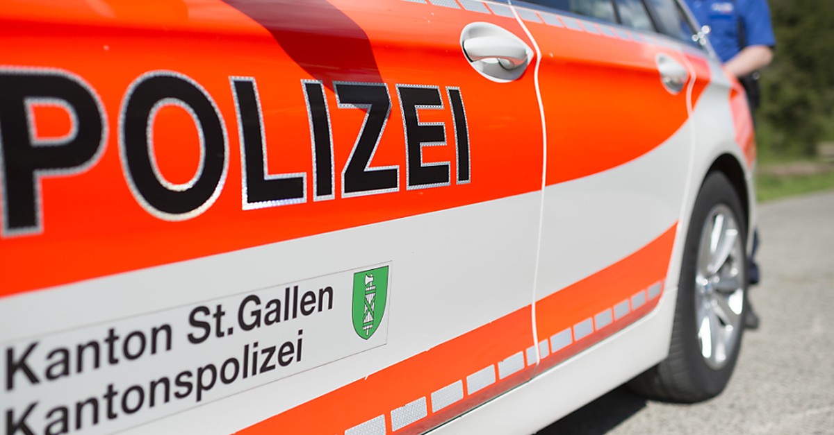 mann-geht-in-degersheim-sg-mit-baseballschl-ger-auf-polizisten-los