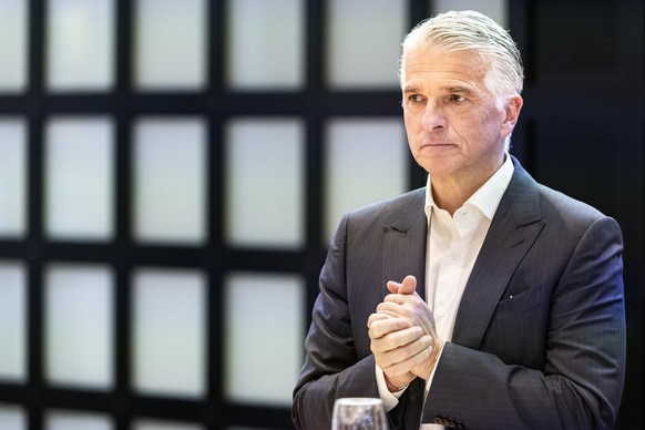 epa12018832 Group CEO of the Swiss bank UBS, Sergio Ermotti, speaks during a delegates&#039; meeting of the Free Democratic Party (FDP) party of the Canton of Zurich, in Zurich, Switzerland, 08 April  ...