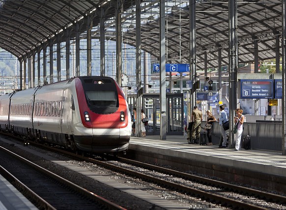 Zug im Bahnhof Olten. (Archivbild)