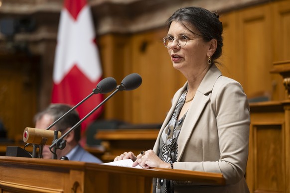 Nationalraetin Regina Durrer, Mitte-NW, spricht waehrend der Debatte ueber die Volksinitiative "Fuer eine Einschraenkung von Feuerwerk", waehrend der Wintersession der Eidgenoessischen Raete ...