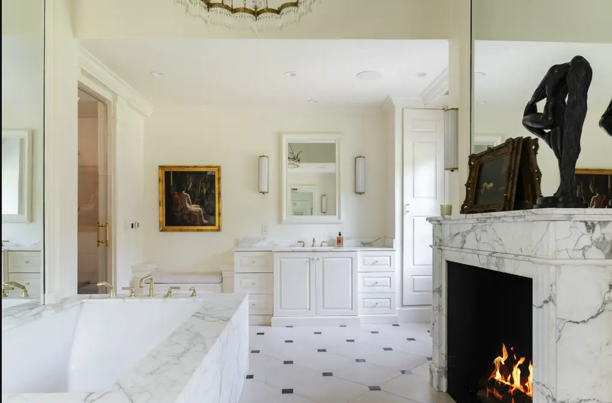 Une des douze salles de bain (non, ce n'est pas une blague).