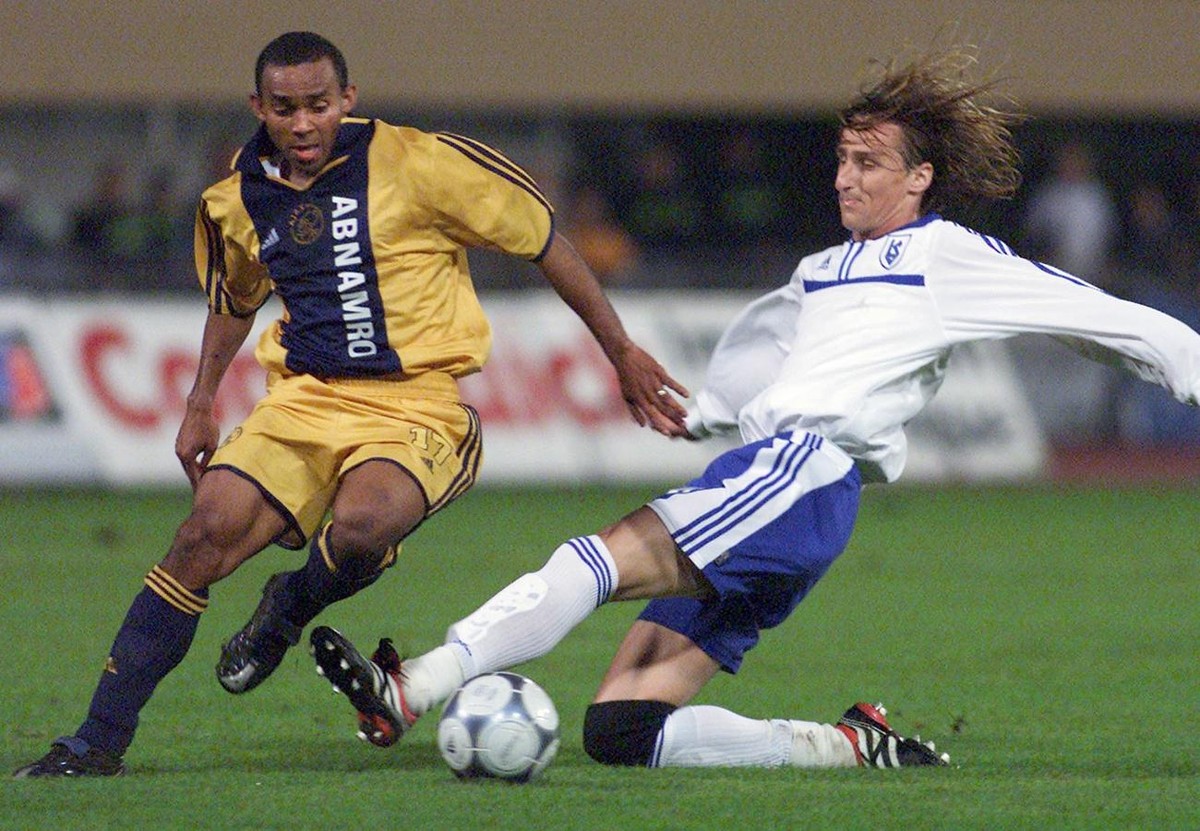 Lausanne-Sports player Olivier Baudry, right, and Ajax's Jesus Sousa de Wamberto fight for the ball, during their UEFA Cup second round first leg soccer game Lausanne-Sport vs Ajax Amsterdam, in  ...