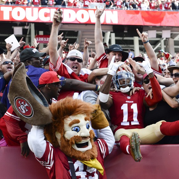 epa04983441 San Francisco 49ers wide receiver Quinton Patton (R) jumps into a crowd of 49ers fans after scoring a touchdown against the Baltimore Ravens during the fourth quarter of their NFL game at  ...