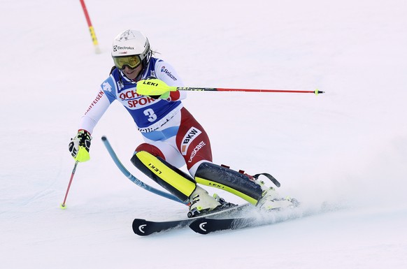 Wendy Holdener, of Switzerland, competes during her first run in the women&#039;s FIS Alpine Skiing World Cup slalom race, Sunday, Nov. 27, 2016, in Killington, Vt. (AP Photo/Charles Krupa)