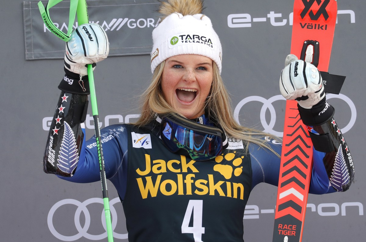 epa08219498 Winner Alice Robinson of New Zealand celebrates during the award ceremony for the women's Giant Slalom race at the FIS Alpine Skiing World Cup event in Kranjska Gora, Slovenia, 15 Feb ...