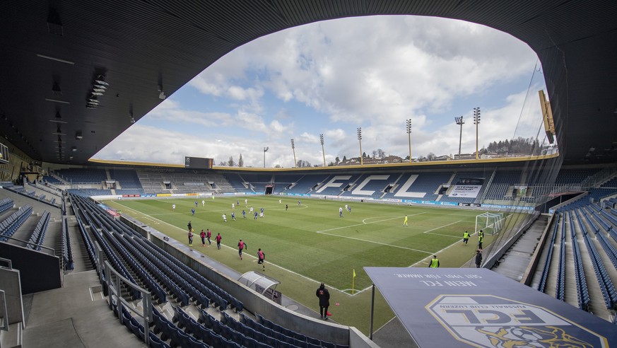 Die zwei Mannschaften spielen vor leerer Kulisse beim Testspiel zwischen dem FC Luzern und dem FC Zuerich vom Samstag, 7. Maerz 2020 in Luzern. (KEYSTONE/Urs Flueeler)