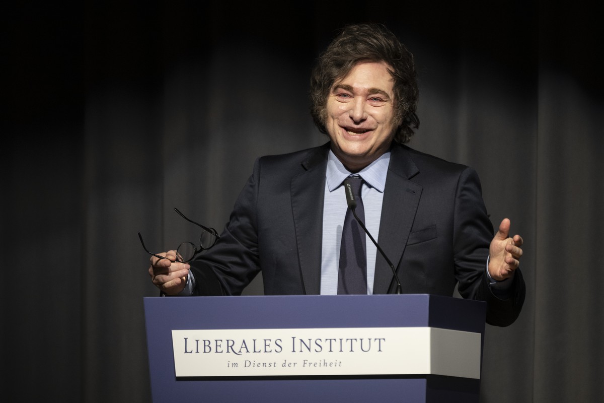 Argentina's President Javier Milei speaks after receiving this year's Roepke Prize for Civil Society of the Liberal Institute at the Congress centre in Kloten, Switzerland, Friday 24, 2025.  ...