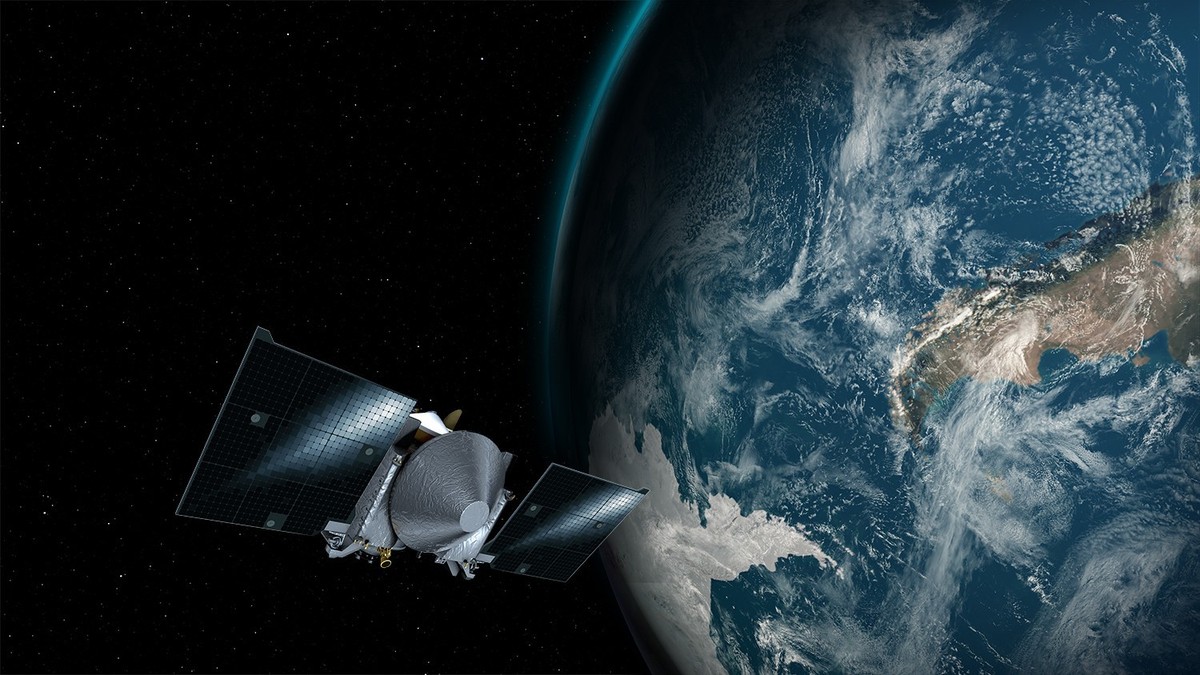 Künstlerische Darstellung der Raumsonde Osiris-Rex über der Erde.