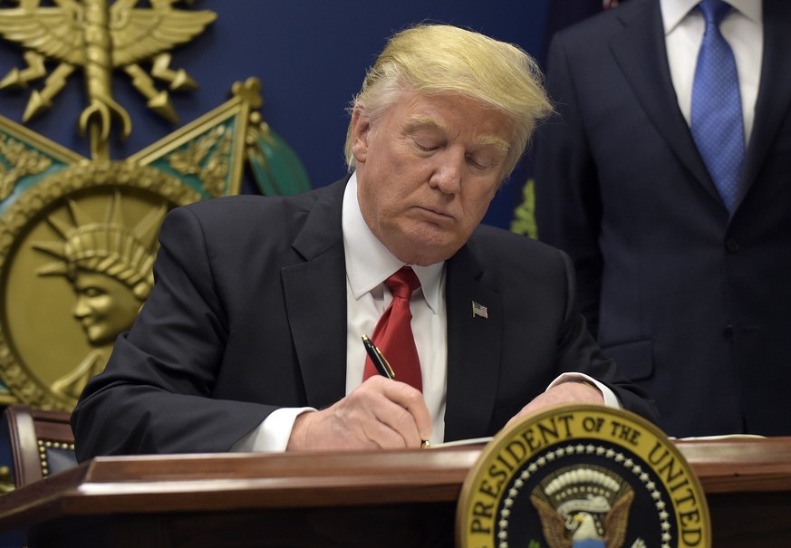 President Donald Trump signs an executive order on extreme vetting during an event at the Pentagon in Washington, Friday, Jan. 27, 2017. (AP Photo/Susan Walsh)