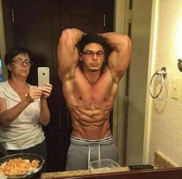 Failed Tuesday: a muscular man has his mother in the photo