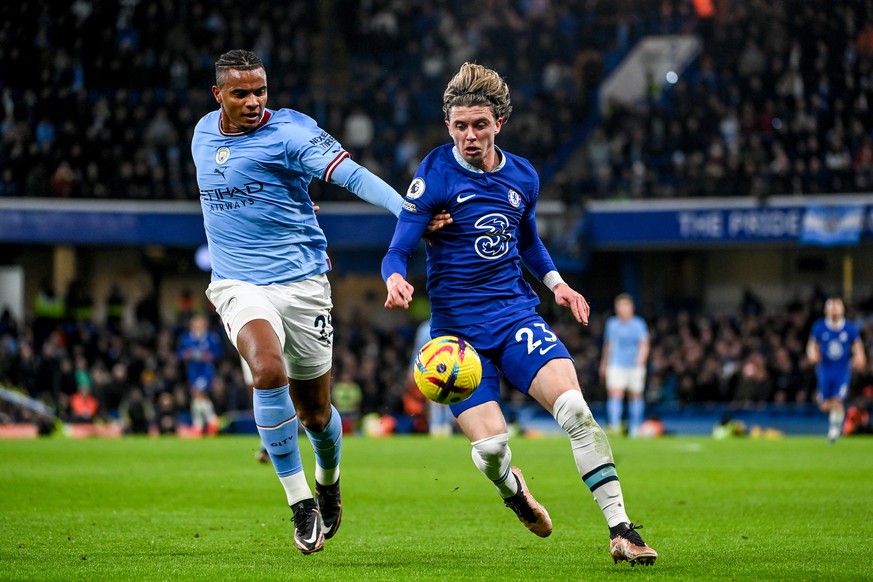 epa10391171 Conor Gallagher (R) of Chelsea in action against Manuel Akanji (L) of Manchester City during the English Premier League soccer match between Chelsea FC and Manchester City in London, Brita ...