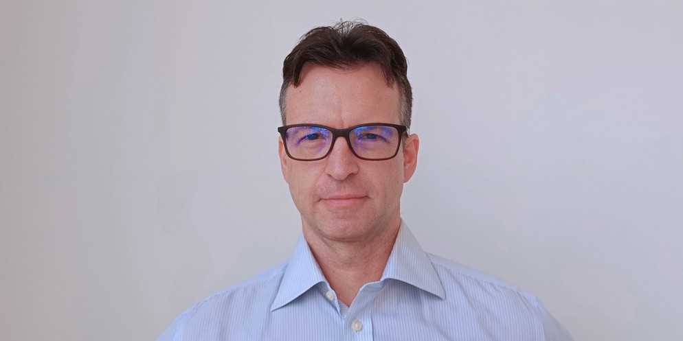 Amir Tabakovic leitet an der Berner Fachhochschule das CAS Artificial Intelligence for Business.