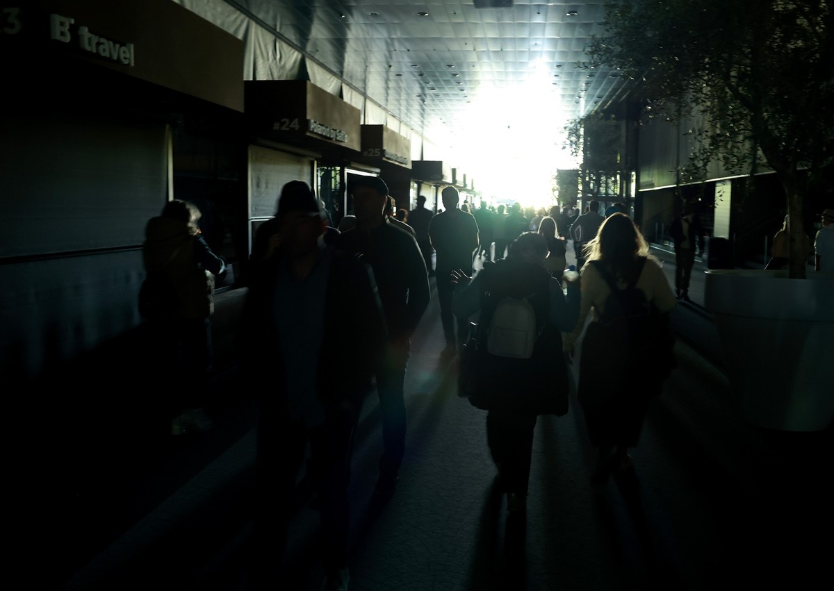 MADRID, SPAIN - APRIL 28: Fans walk through the dark gangways during a general power blackout during Day Seven of the Mutua Madrid Open at La Caja Magica on April 28, 2025 in Madrid, Spain. A widespre ...