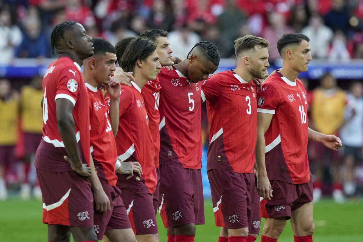 Switzerland's players react during the penalty shootout during a quarterfinal match between England and Switzerland at the Euro 2024 soccer tournament in Duesseldorf, Germany, Saturday, July 6, 2 ...