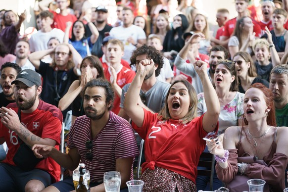 Fans watch the European Championship quarterfinal soccer match between Switzerland and Spain at a public viewing in Bern, Switzerland, Friday, 2 July 2021. (KEYSTONE/Manuel Lopez)