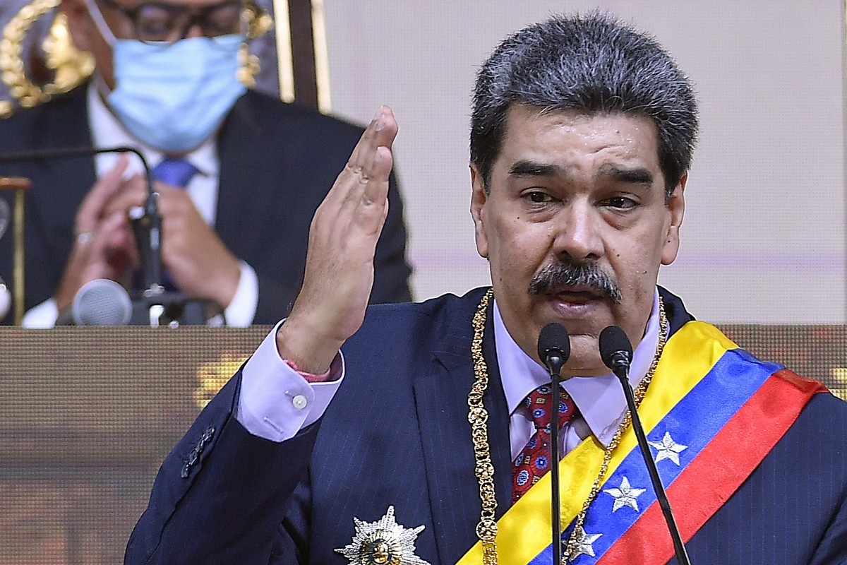 Venezuelan President Nicolas Maduro delivers his annual address to the nation before lawmakers at the National Assembly in Caracas, Venezuela, Saturday, Jan. 15, 2022. (AP Photo/Matias Delacroix)