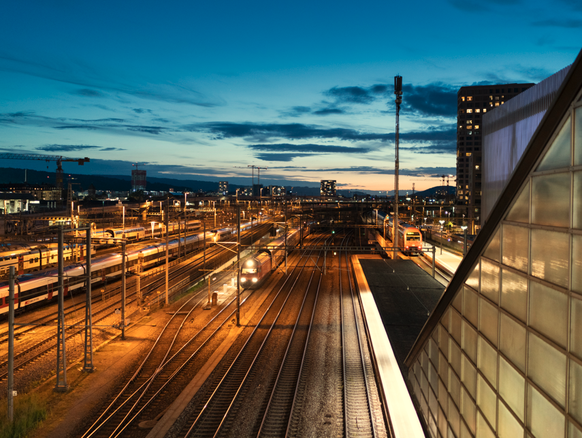 Die Hardbrücke ist für Pendler von und aus der Stadt Zürich ein wichtiger Bahnhof.