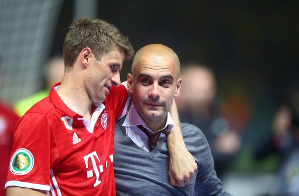 Josep Pep Guardiola Trainer FC Bayern, und Thomas M�ller FC Bayern, Arm in Arm nach dem Spiel in der Kurve der FC Bayern-Fans FC Bayern M�nchen - BVB Borussia Dortmund 09 DFB-Pokal 2015/2016, Finale,  ...