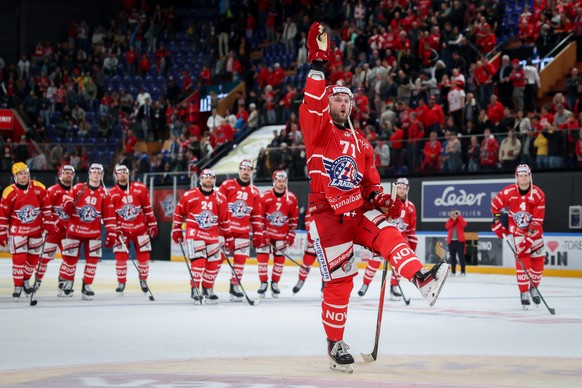 Nicklas Jensen (SCRJ) bejubelt den Sieg waehrend dem Meisterschaftsspiel der National League zwischen den SC Rapperswil Jona Lakers und den ZSC Lions, am Freitag, den 10. Oktober 2025, im Lido in Rapp ...
