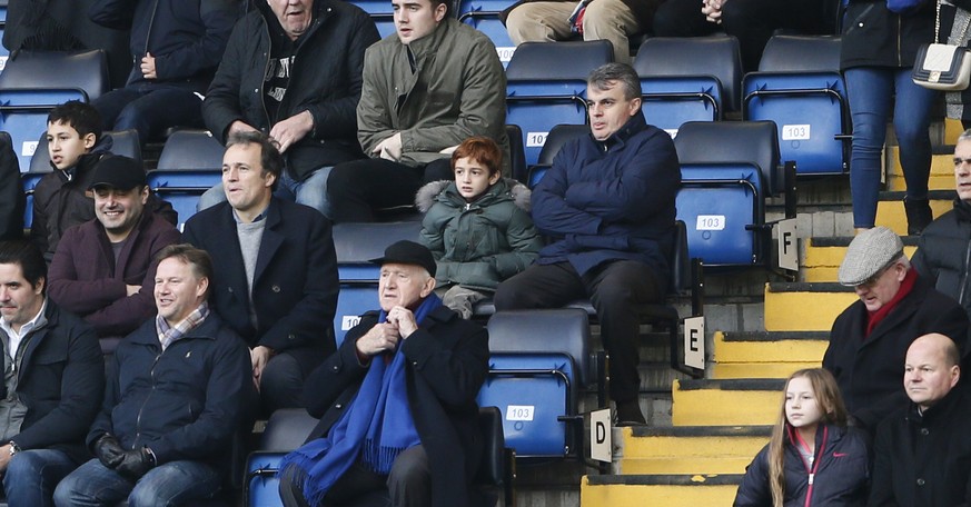 Football Soccer - Chelsea v Scunthorpe United - FA Cup Third Round - Stamford Bridge - 10/1/16
Television Presenter Jeremy Clarkson sat in the stands amongst empty seats
Reuters / Stefan Wermuth
Li ...