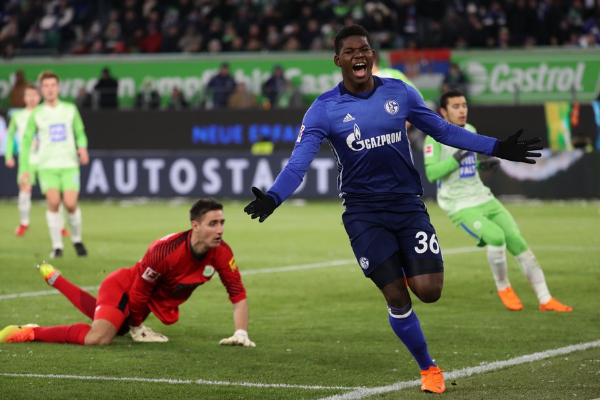 epa06610973 Schalke&#039;s Breel Embolo (R) reacts after a missed opportunity during the German Bundesliga soccer match between VfL Wolfsburg and FC Schalke 04, in Wolfsburg, Germany, 17 March 2018. E ...