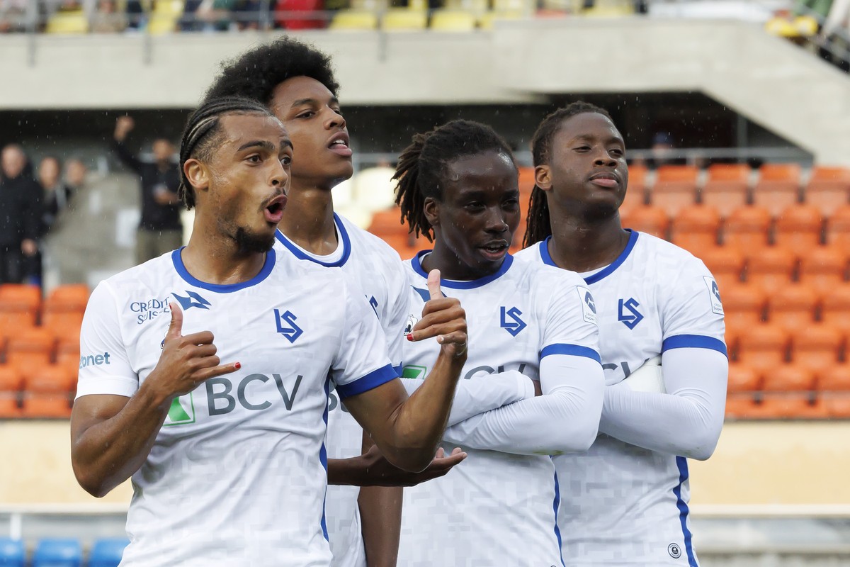 Alvyn Sanches (LS), 2nd left, celebrates his goal with his teammates Antoine Bernede (LS). left, Fousseni Diabate (LS), 2nd right, and Kaly Sene (LS), right, after scoring the 0:3, during the Super Le ...