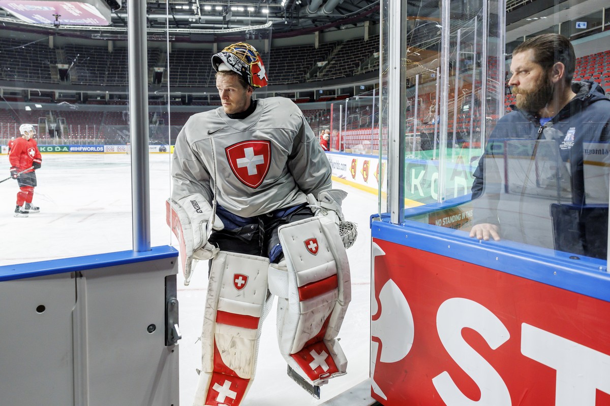 Switzerland's goaltender Leonardo Genoni leaves the ice, after an optional Switzerland team training session at the IIHF 2023 World Championship, at the Riga Arena, in Riga, Latvia, Wednesday, Ma ...
