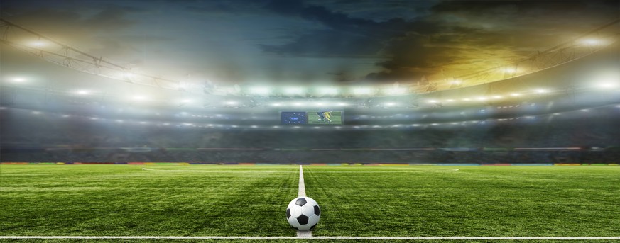 fussball feld leer gras shutterstock