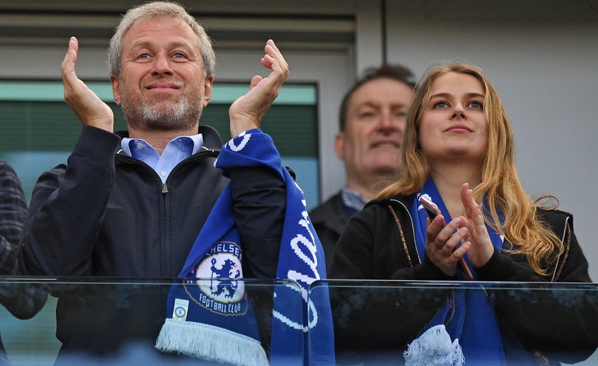 epa05979812 Chelsea owner Roman Abramovich (L) and his daughter Sofia (R) celebrate winniner the Premier League title after the English Premier League soccer match between Chlesea FC and Sunderland at ...