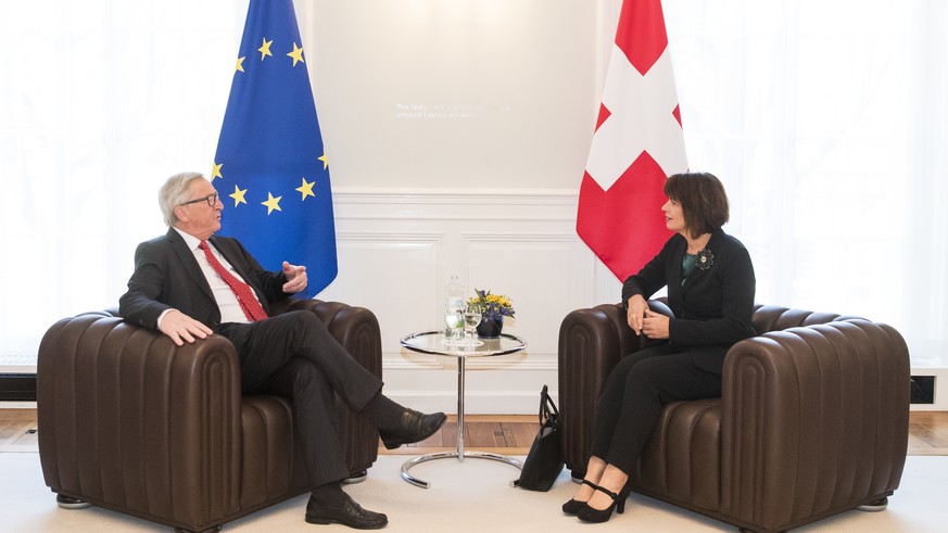 Swiss Federal President Doris Leuthard, right, talks to European Commission President Jean-Claude Juncker during Juncker&#039;s official visit in Bern, Switzerland, Thursday, November 23, 2017. (KEYST ...