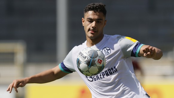 epa08512056 Schalke&#039;s Ozan Kabak in action during the German Bundesliga soccer match between SC Freiburg and FC Schalke 04 in Freiburg, Germany, 27 June 2020. EPA/RONALD WITTEK / POOL CONDITIONS  ...