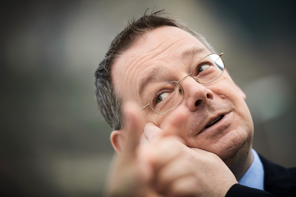 Franz Ruppen (UDC) arrive au centre medias lors des elections au Conseil d'Etat valaisan ce dimanche 7 mars 2021 au Techno-pole a Sierre.( KEYSTONE/Olivier Maire)