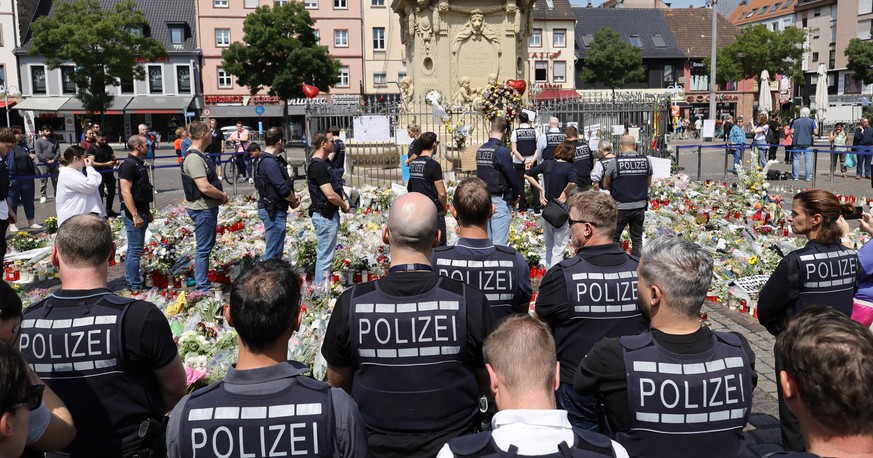 epa11395141 Police officers gather at a memorial for the killed police officer to mourn him following last week&#039;s knife attack in the city center in Mannheim, Germany, 07 June 2024. According to  ...