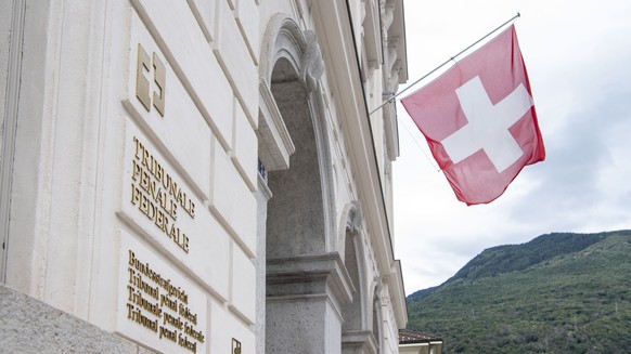 Das Bundesstrafgericht in Bellinzona am Montag, 19. August 2024. Die Strafkammer des Bundesstrafgerichts hat mit der Befragung der Mutter eines zum Islam konvertierten Genfers begonnen, der sich der T ...
