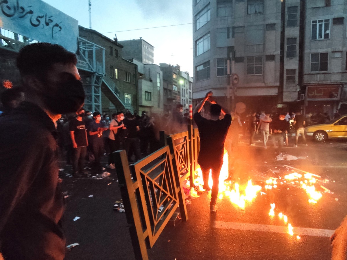 epa10197706 People clash with police during a protest following the death of Mahsa Amini, in Tehran, Iran, 21 September 2022. Mahsa Amini, a 22-year-old Iranian woman, was arrested in Tehran on 13 Sep ...