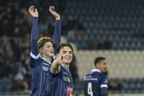 Die Luzerner mit Lars Villiger, mitte, feiern das Tor zum 2:1 beim Super League Meisterschaftsspiel zwischen dem FC Luzern und Lausanne Sport vom Sonntag, 28. Januar 2024 in Luzern. (KEYSTONE/Urs Flue ...