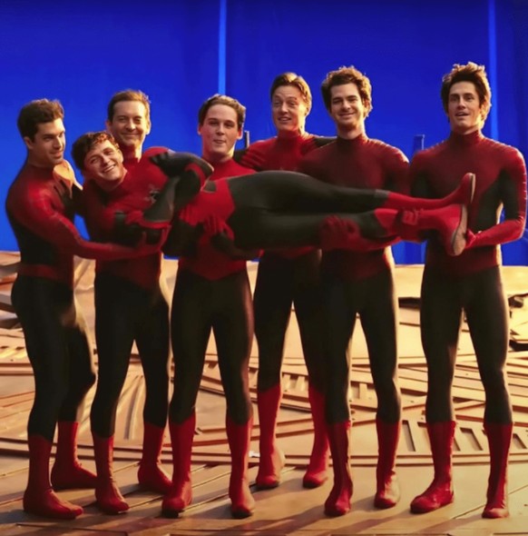 Behind The Scenes Of Spiderman No Way Home

https://www.facebook.com/FarOutCinema/photos/531717028545685