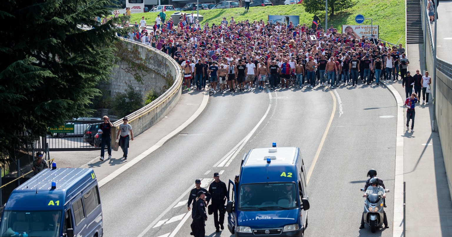 Rund 800 Basel-Fans zogen am Samstag durch die Innenstadt von Lugano.