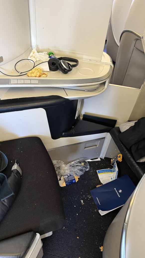 Air France Abfall Dreck Flugzeug Kabine