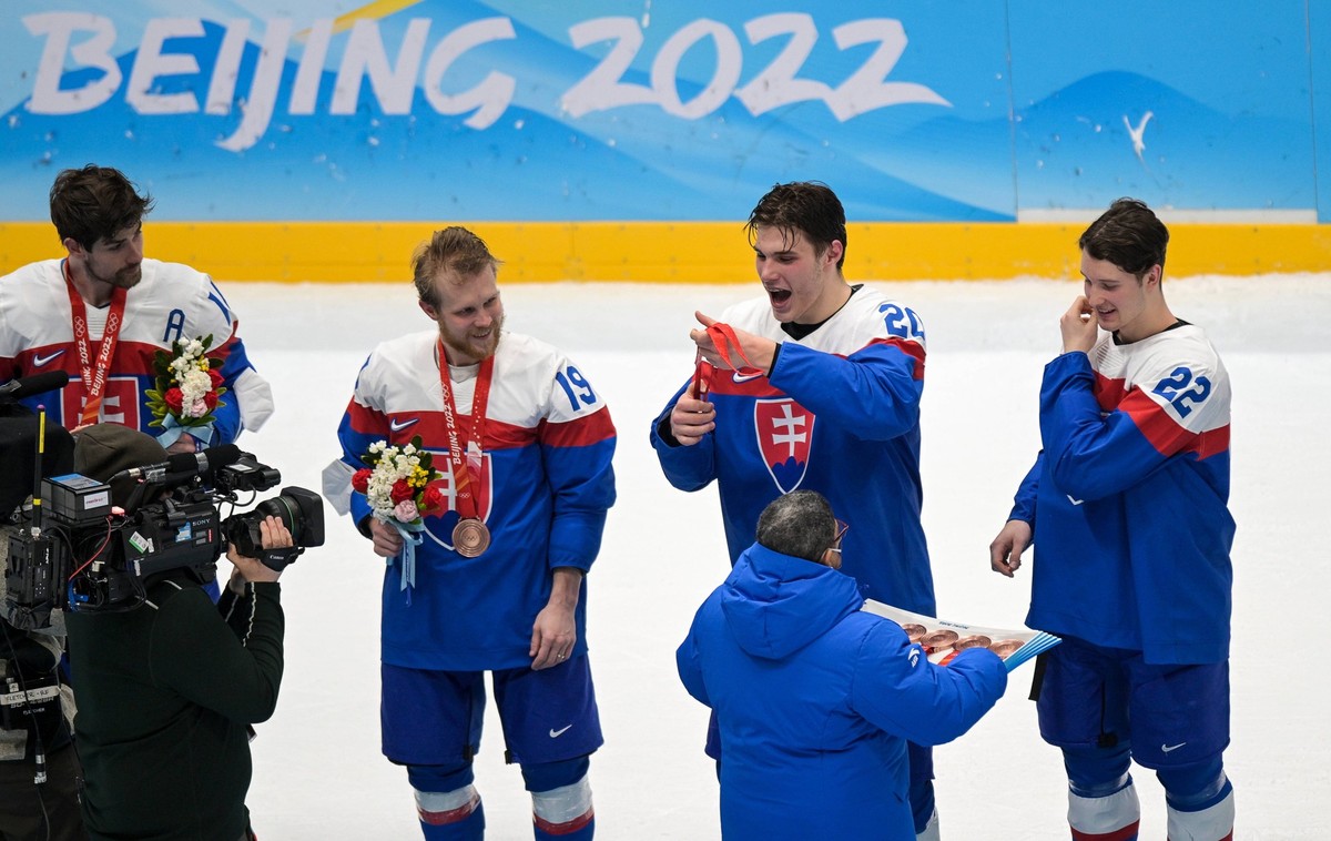 China Olympics 2022 Ice hockey, Eishockey Men Sweden - Slovakia 8120902 19.02.2022 Bronze medalists Slovakia s Peter Ceresnak, Michal Kristof, Juraj Slafkovsky and Samuel Knazko celebrate on the podiu ...