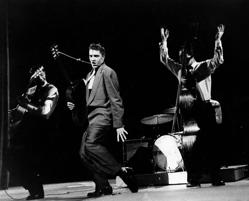 Elvis Presley Singer &amp; Actor 01 May 1957 PUBLICATIONxINxGERxSUIxAUTxONLY Copyright: MaryxEvansxxxAFxArchive 12049538 editorial use only