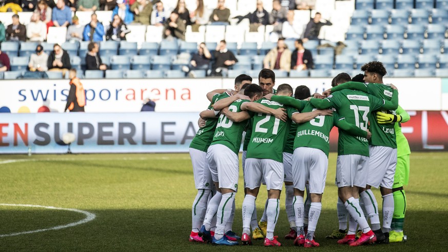 Die Spieler des FC St. Gallen vor dem Fussball Meisterschaftsspiel der Super League zwischen dem FC Luzern und dem FC St. Gallen, in der Swisspor Arena in Luzern, am Sonntag, 16. Februar 2020. (KEYSTO ...